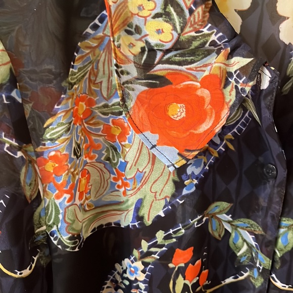 CABI BLOUSE SIZE MEDIUM - Picture 3 of 3